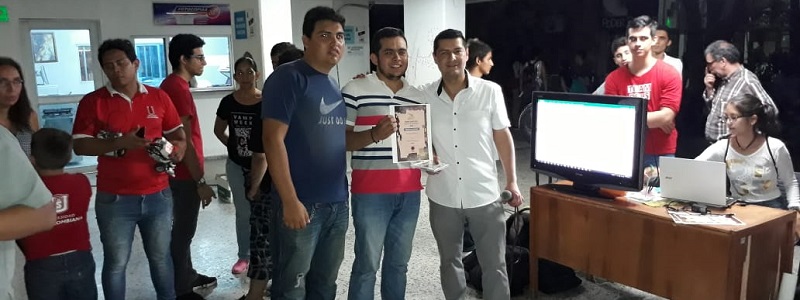 Seis jóvenes estudiantes del programa Ingeniería Electrónica de la Universidad de Ibague, agrupados en tres categorías de participación, triunfaron en la edición más reciente del Robotic People Fest, certamen cuya edición regional se celebró en la Universidad Surcolombiana.